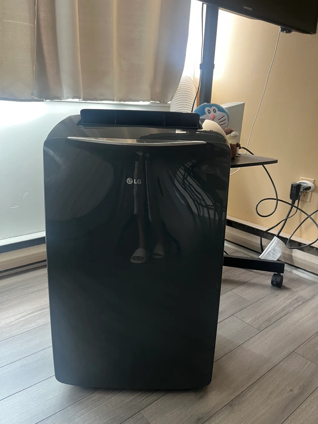 LG Portable Air Conditioner, 12000 BTU thumbnail