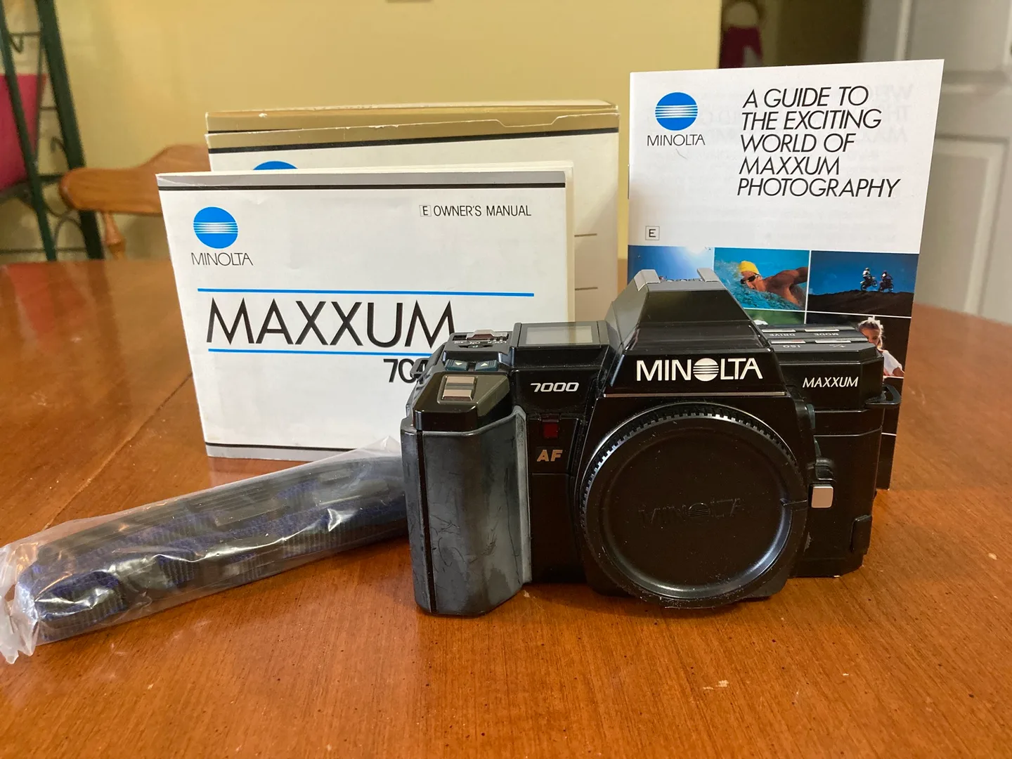 Minolta Maxxum 7000 Camera w/ Manual thumbnail