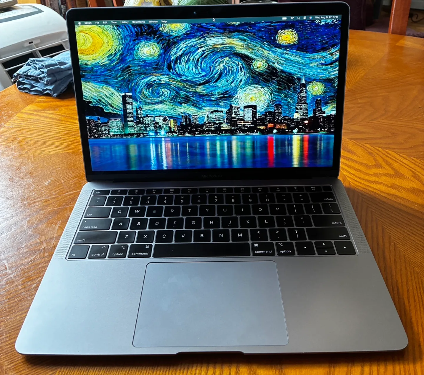 Apple MacBook Air 2018 PRISTINE AND CHEAP! thumbnail