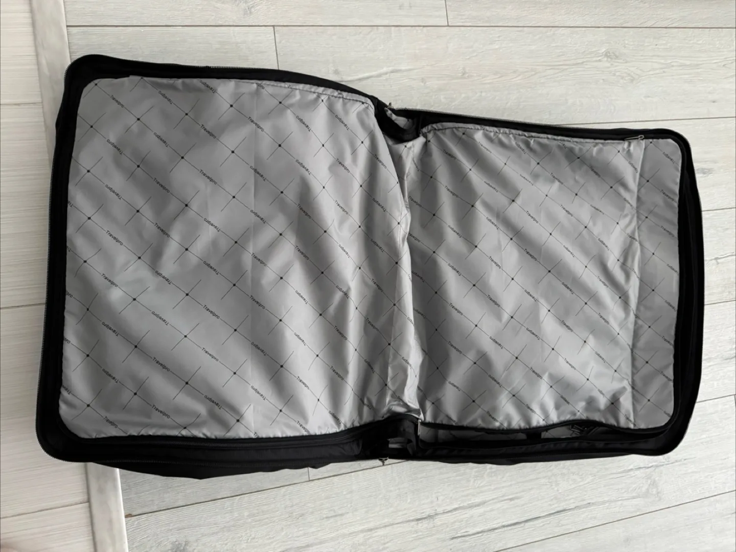 NWT Travel pro Garment bag luggage image indicator(6)