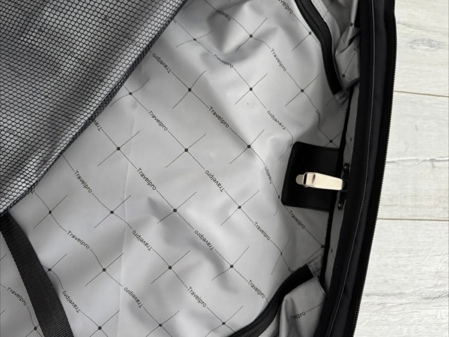 NWT Travel pro Garment bag luggage image indicator(7)