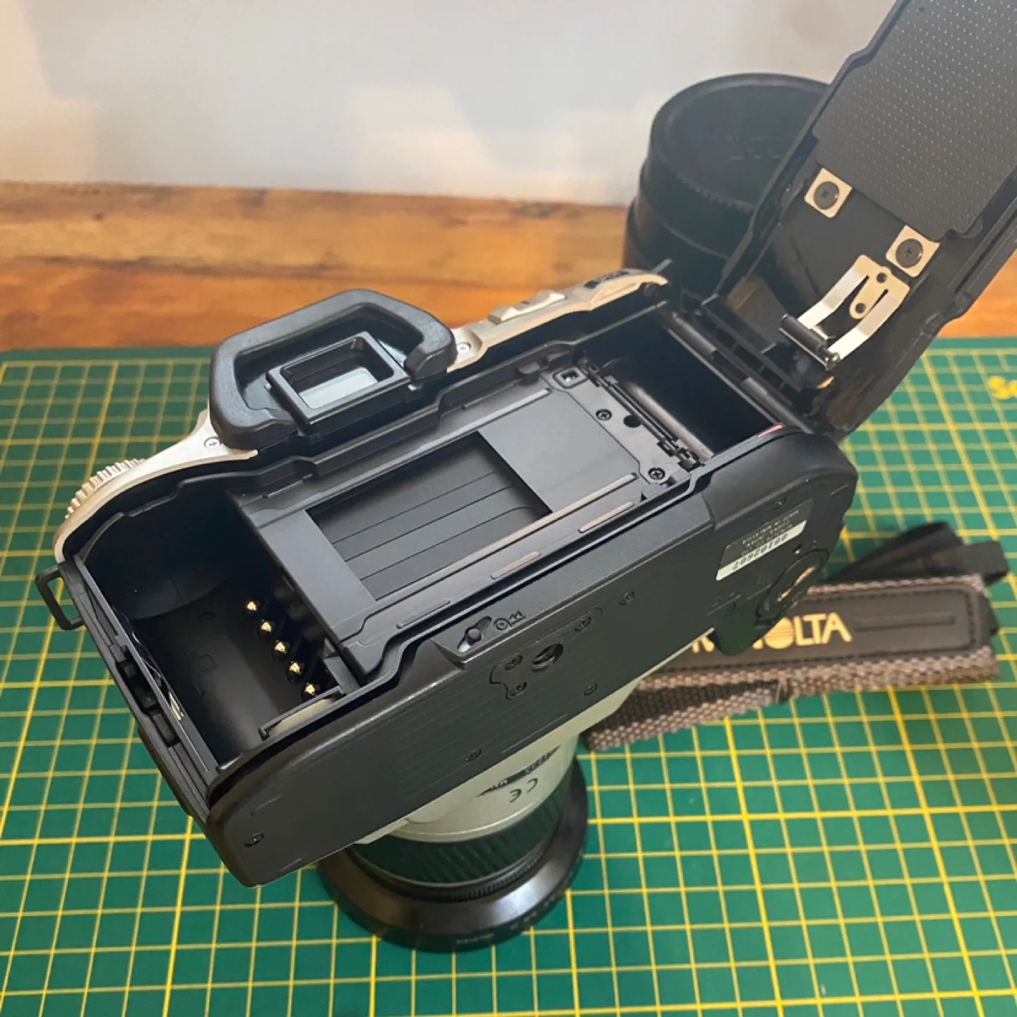 35mm Film SLR + 2 Lenses Kit (Minolta STsi) image indicator(2)