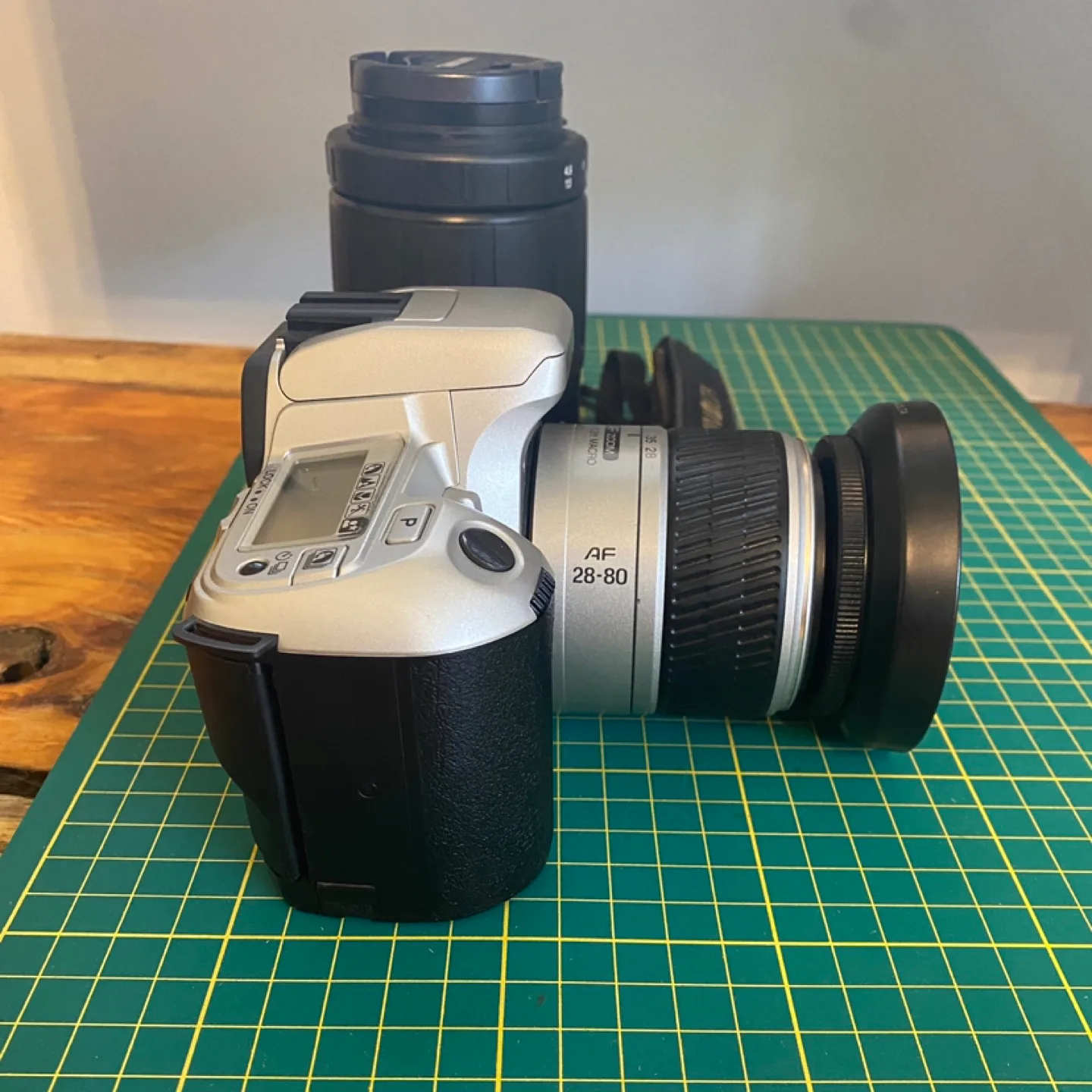 35mm Film SLR + 2 Lenses Kit (Minolta STsi) image indicator(7)