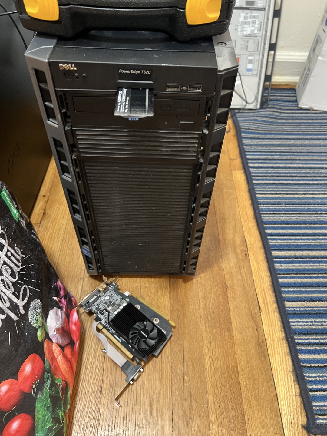 Dell PowerEdge T320 Server Tower + Gigabyte GPU