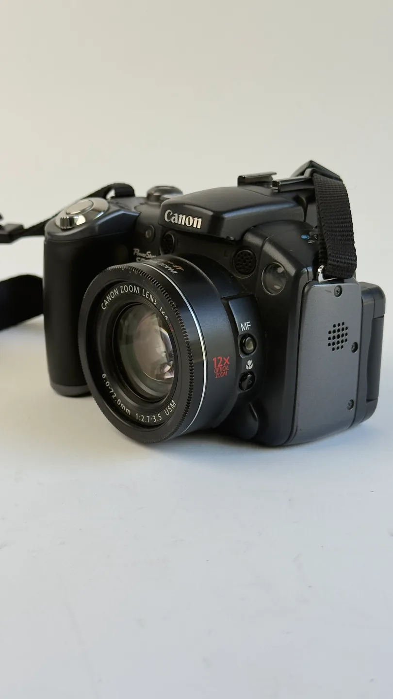 Canon PowerShot S5 IS Digital Camera thumbnail