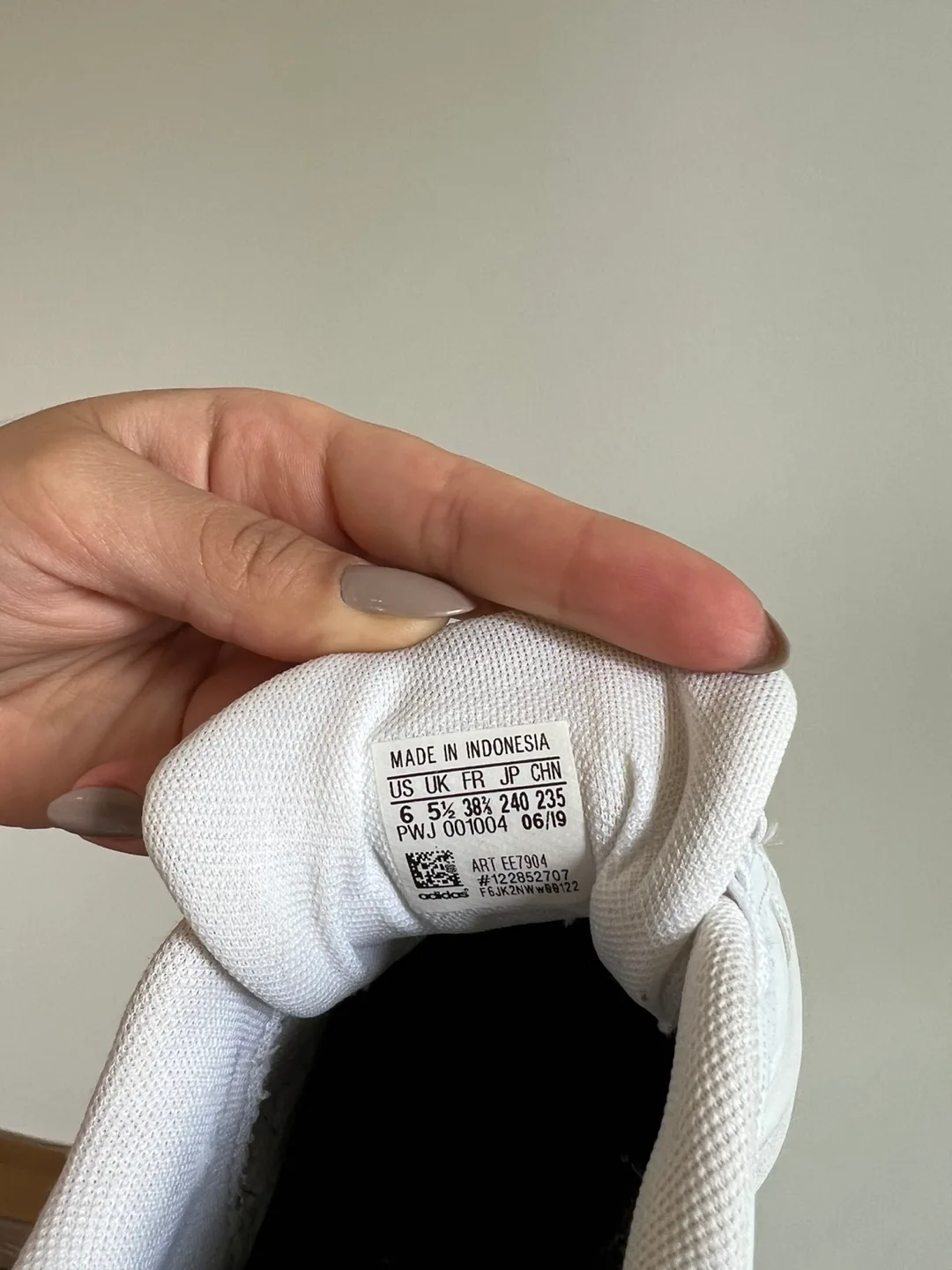 Adidas shoes image indicator(5)