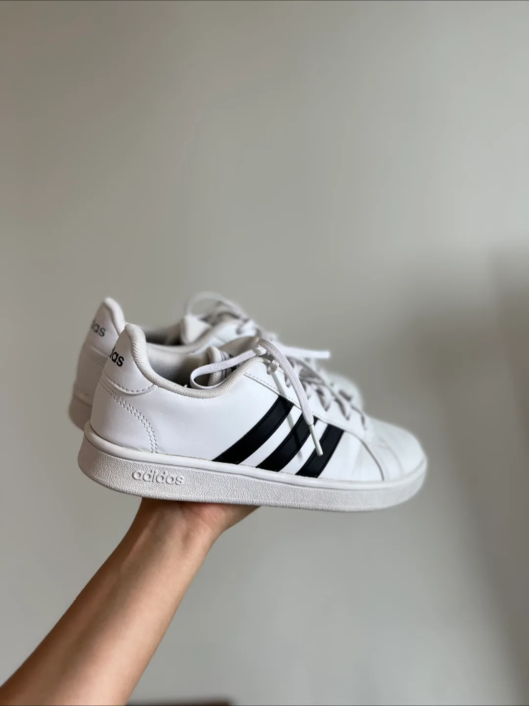 Adidas shoes image indicator(2)