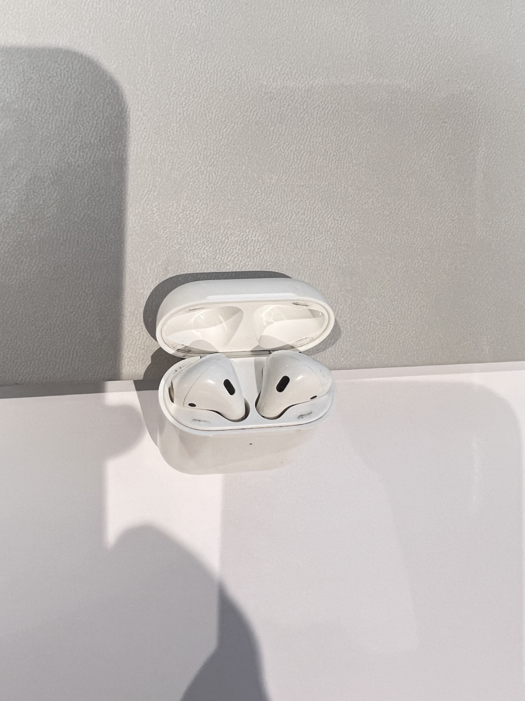 Apple AirPods (2nd Generation) - photo 2