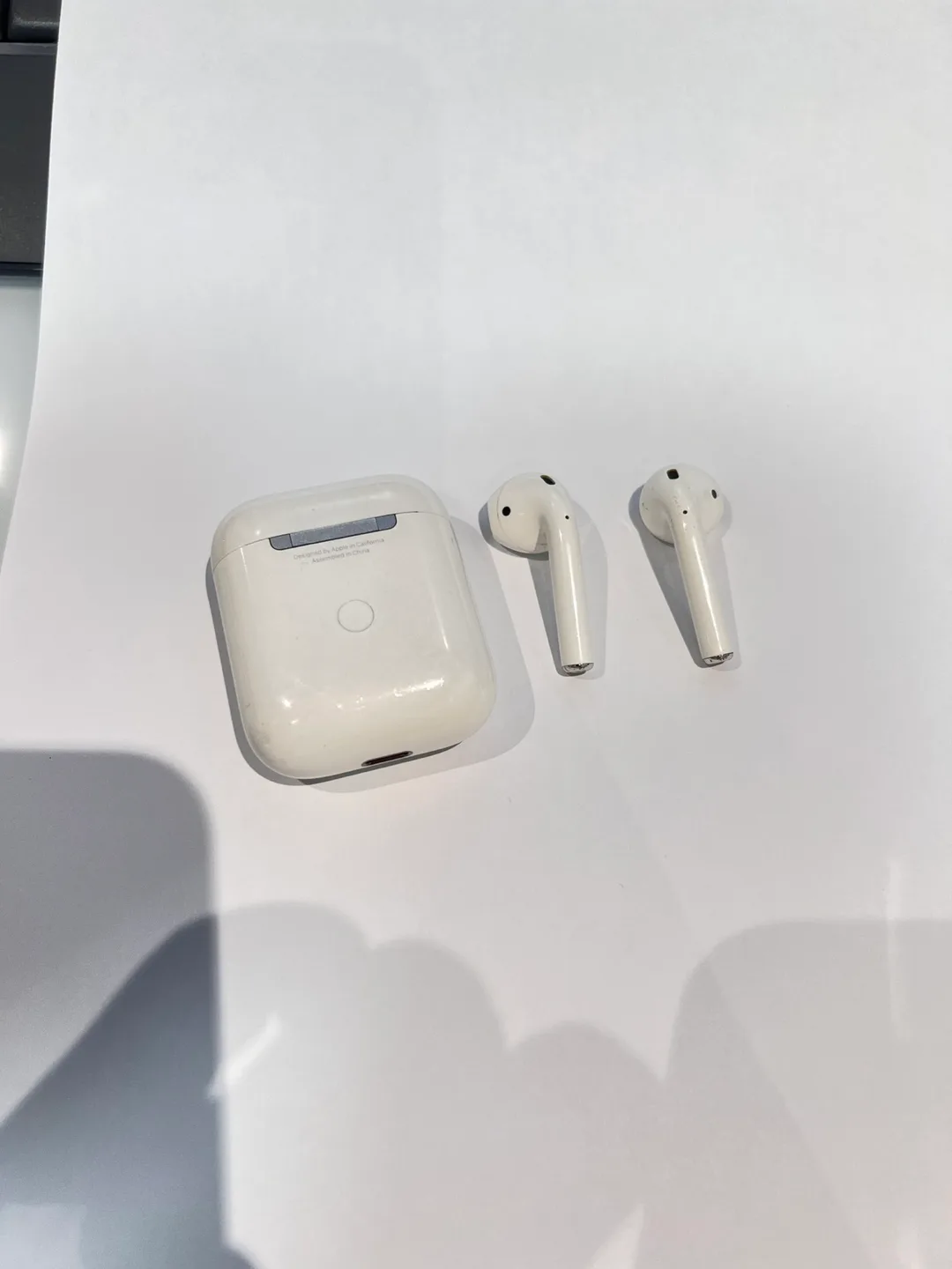 Apple AirPods (2nd Generation) thumbnail