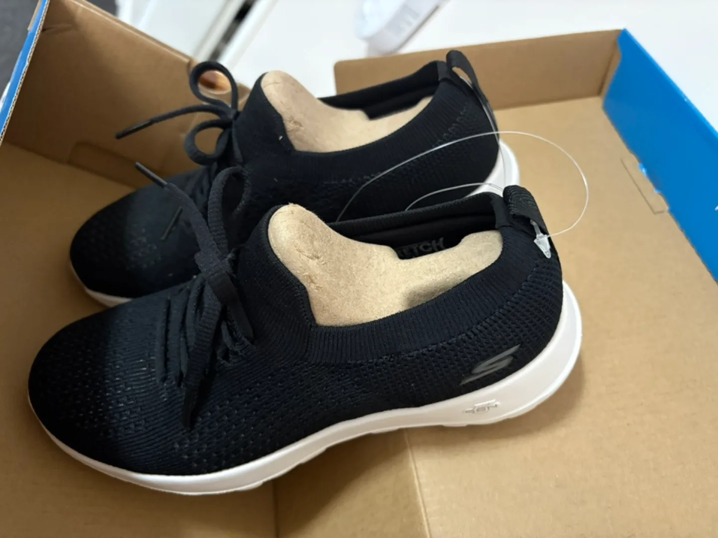 New Skechers GOwalk Stretch Fit Black - Size 6 image indicator(4)