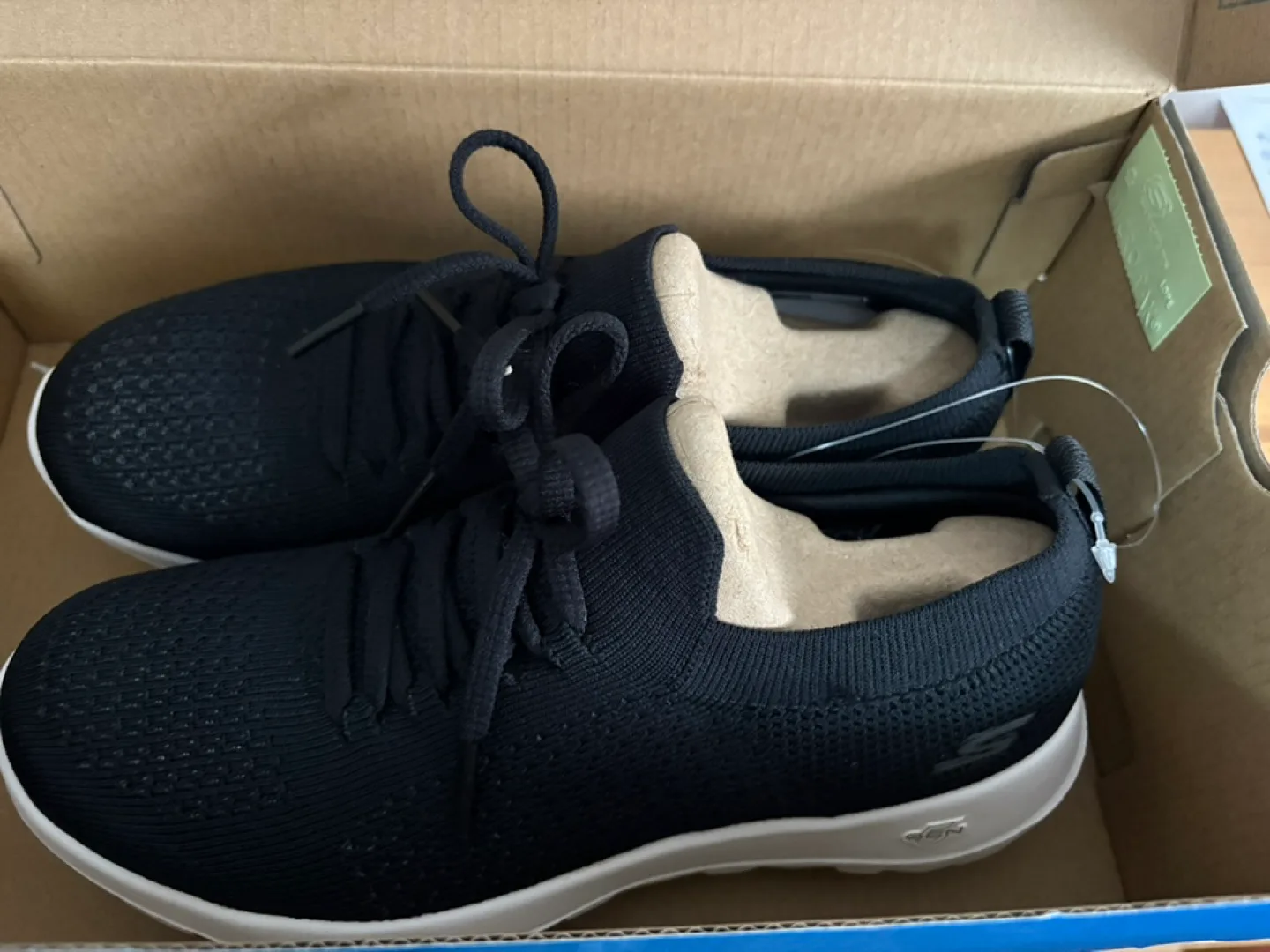 Skechers GOwalk Stretch Fit Black - Size 6 thumbnail