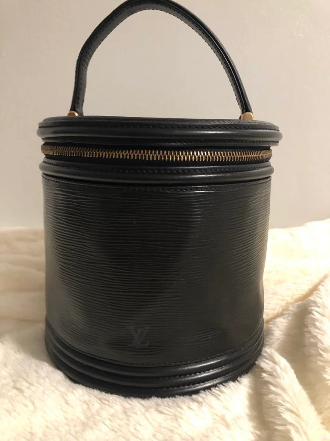 💯% Authentic Louis Vuitton Epi Leather GM Cannes Bag image indicator(4)