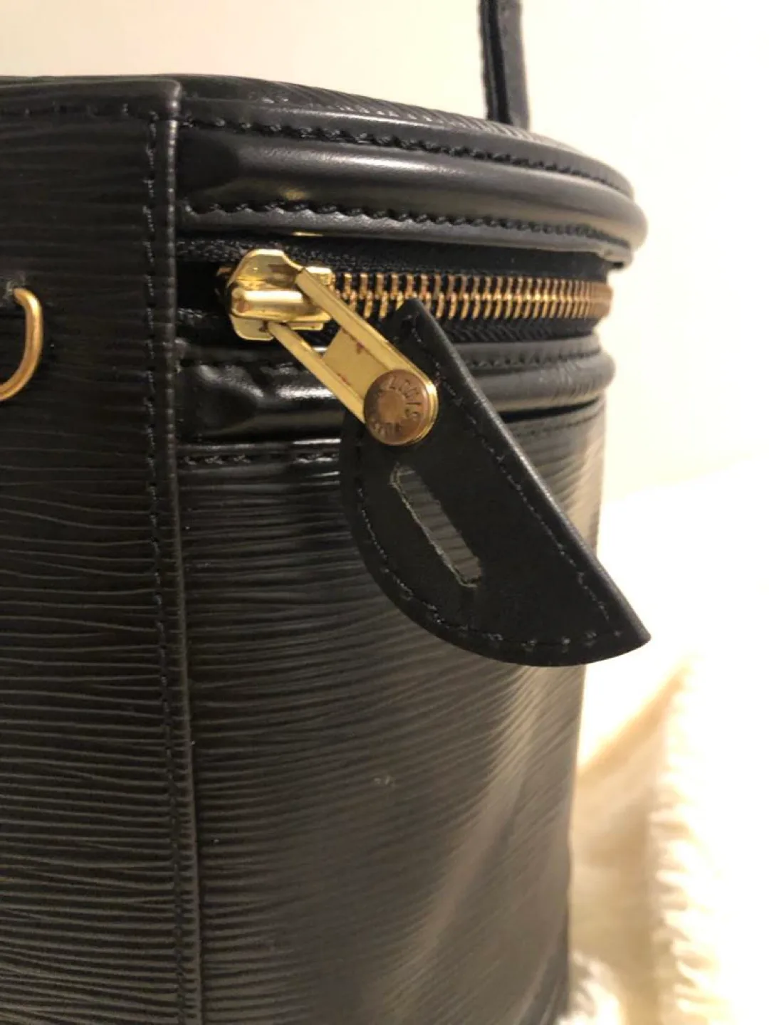 💯% Authentic Louis Vuitton Epi Leather GM Cannes Bag image indicator(2)