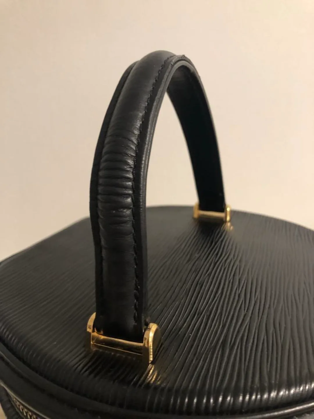 💯% Authentic Louis Vuitton Epi Leather GM Cannes Bag image indicator(3)