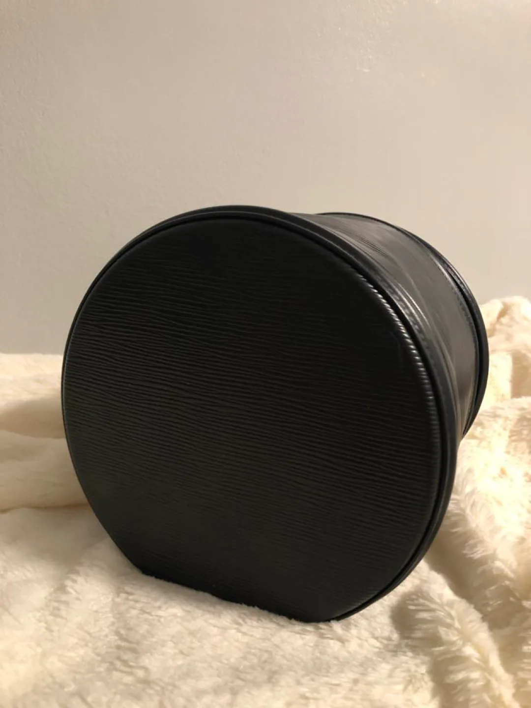 💯% Authentic Louis Vuitton Epi Leather GM Cannes Bag image indicator(7)