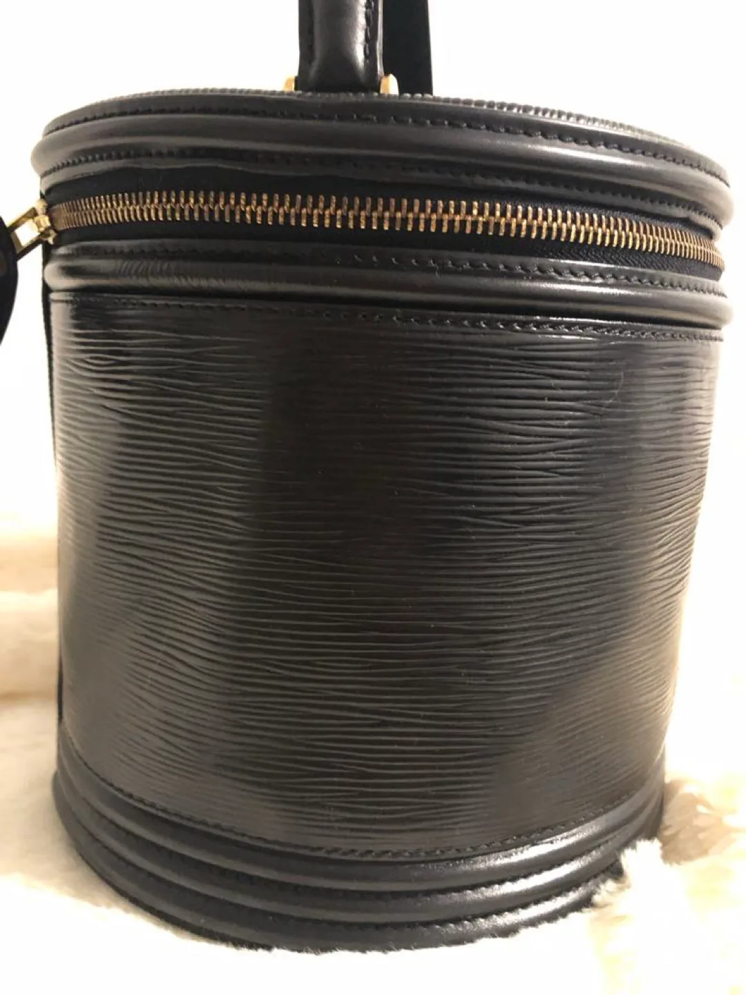 💯% Authentic Louis Vuitton Epi Leather GM Cannes Bag image indicator(9)