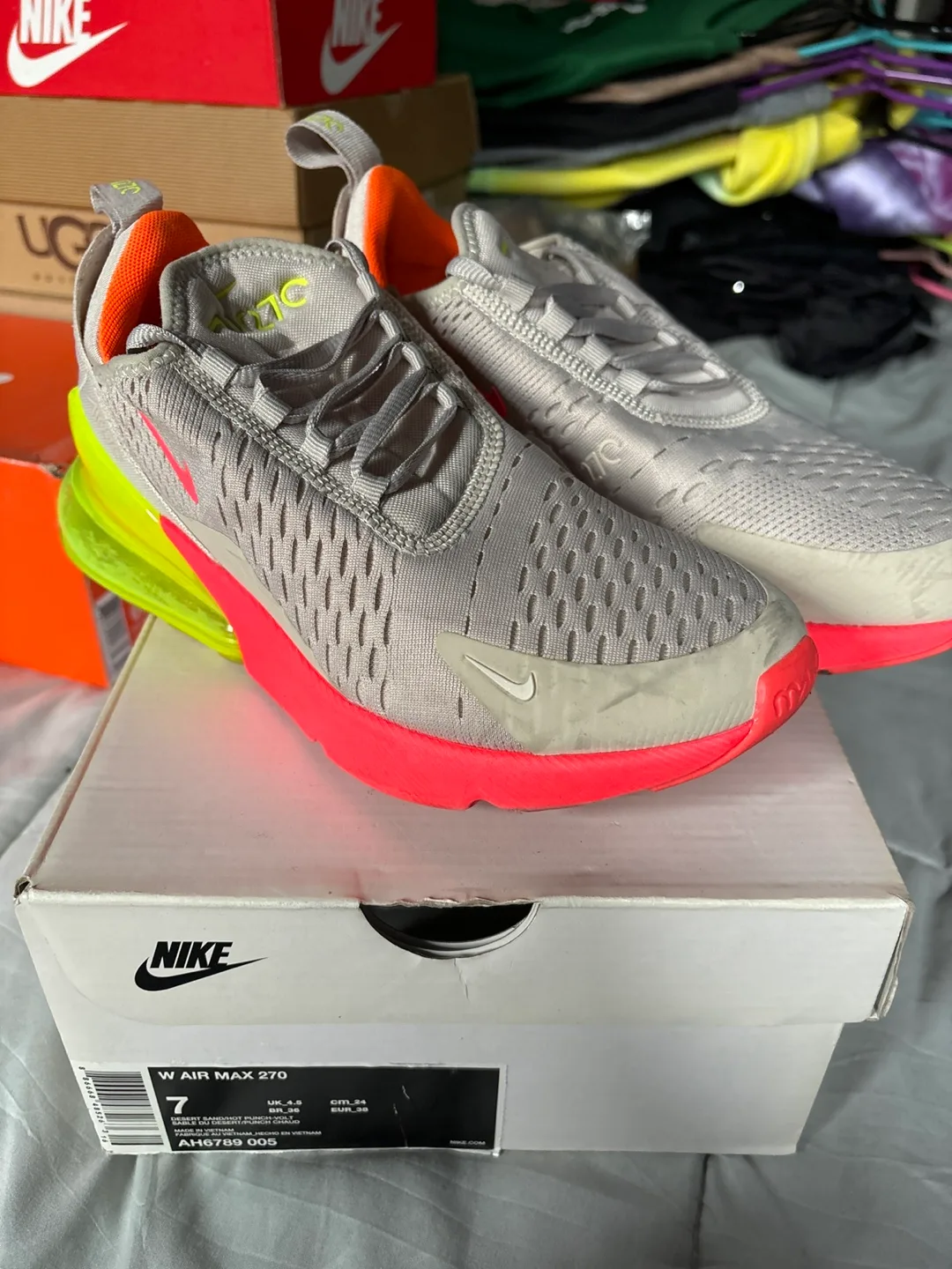 Nike Air Max 270 Size 7 Women's thumbnail