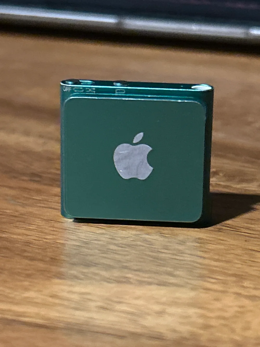 Apple iPod Shuffle Green image indicator(3)