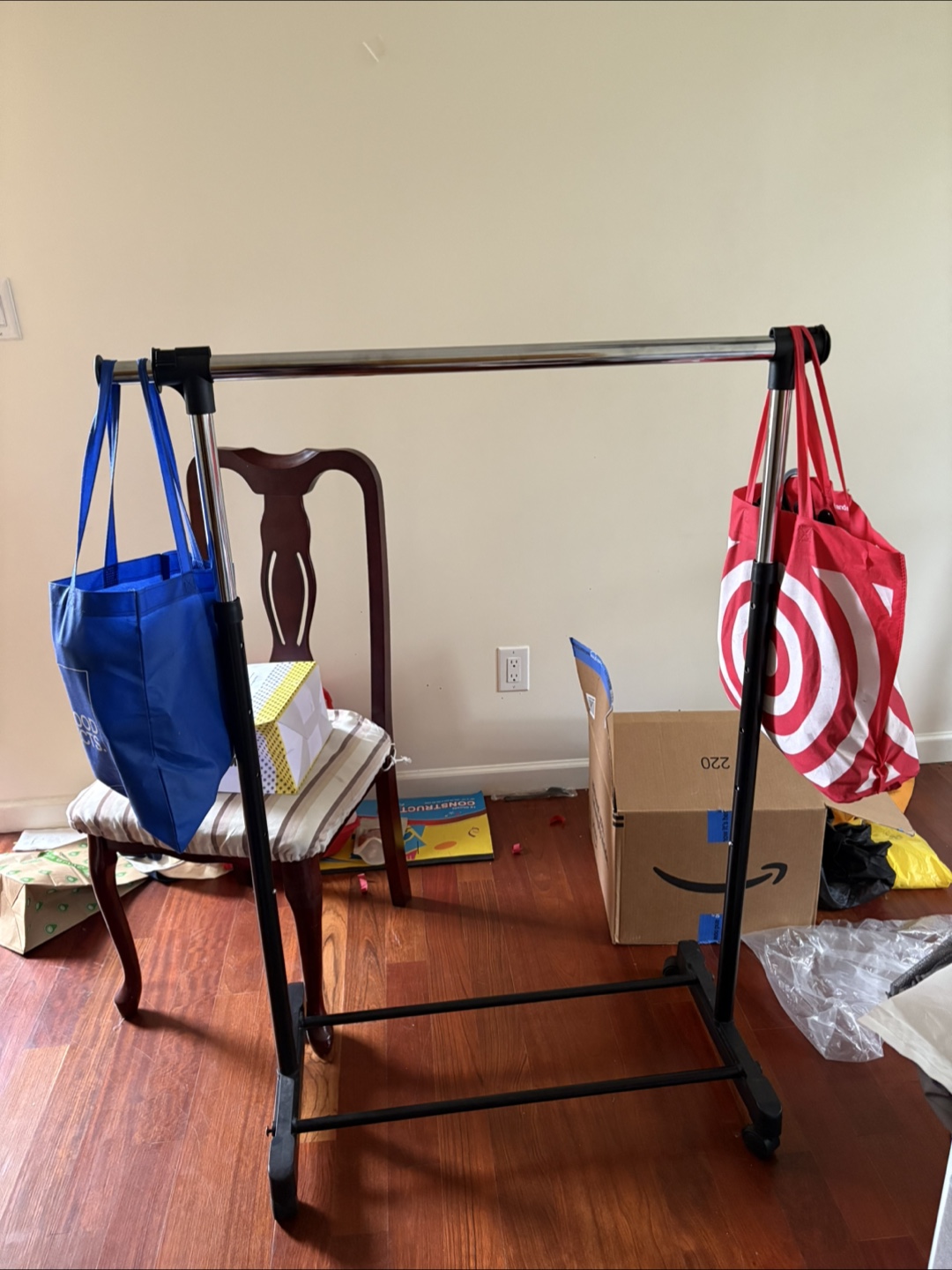 Expandable Clothes Rack