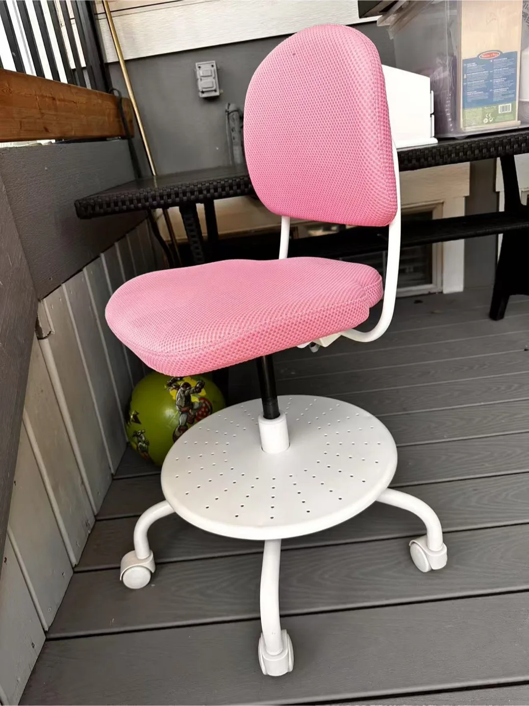 Pink Kids Desk Chair image indicator(2)