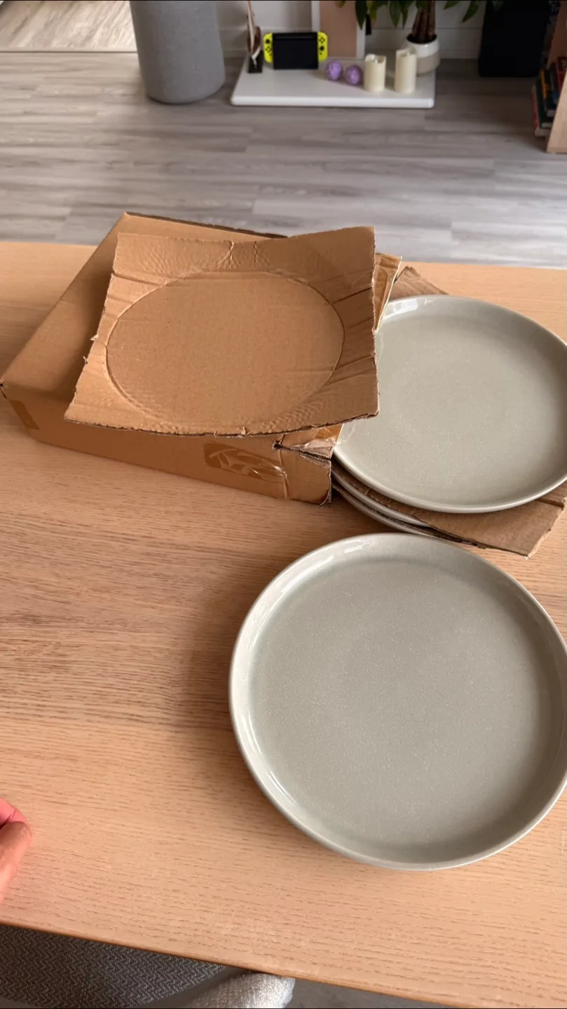 Round Dinner Plates - Set of 4 thumbnail
