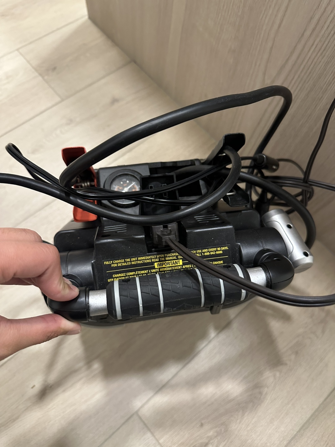 Motomaster Eliminator Booster Pack w/ Air Compressor - photo 3
