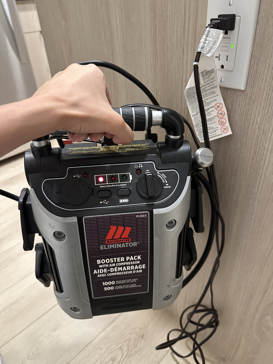 Motomaster Eliminator Booster Pack w/ Air Compressor - photo 4