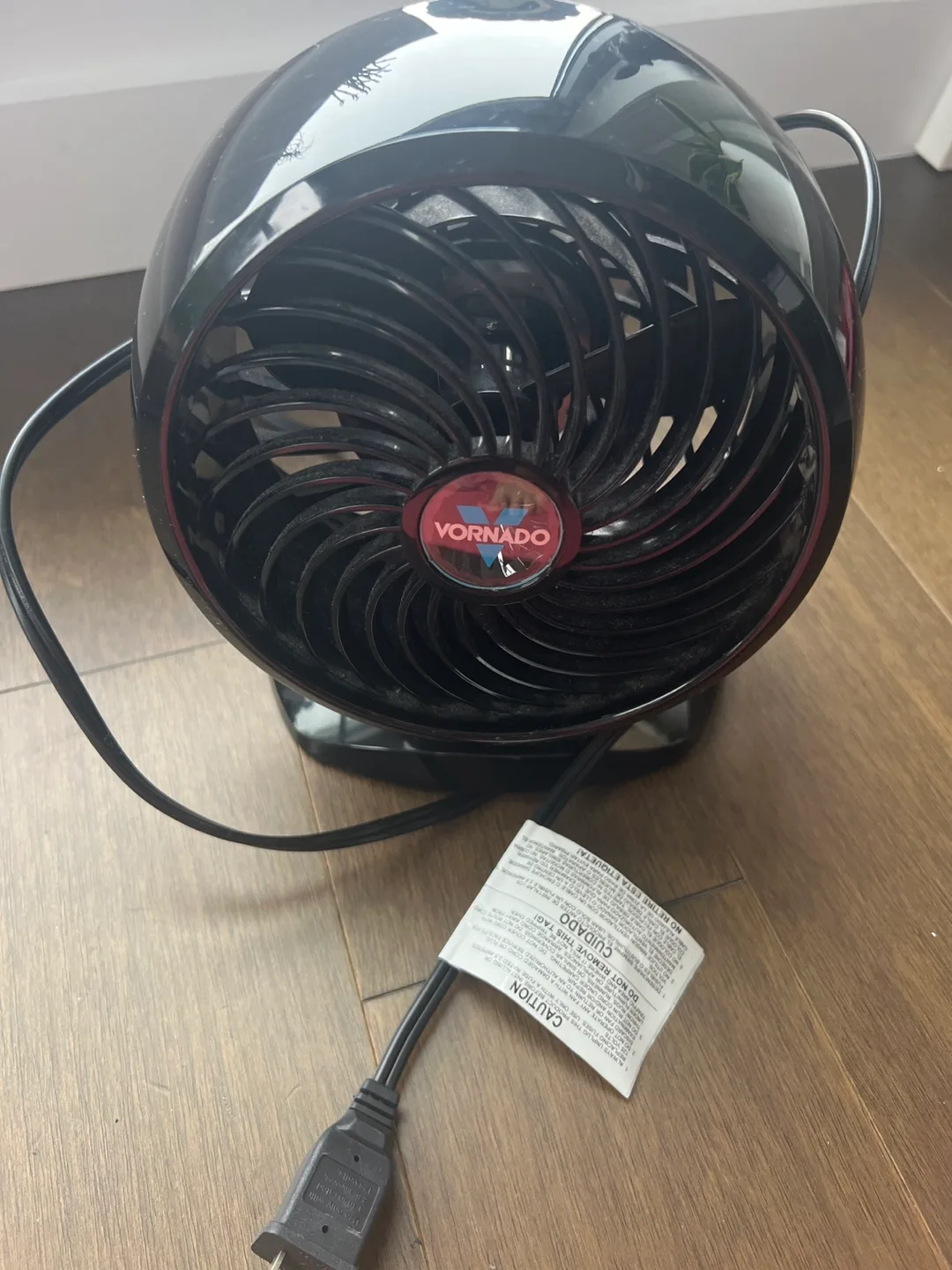 Vornado Air Accelerator Table Fan thumbnail