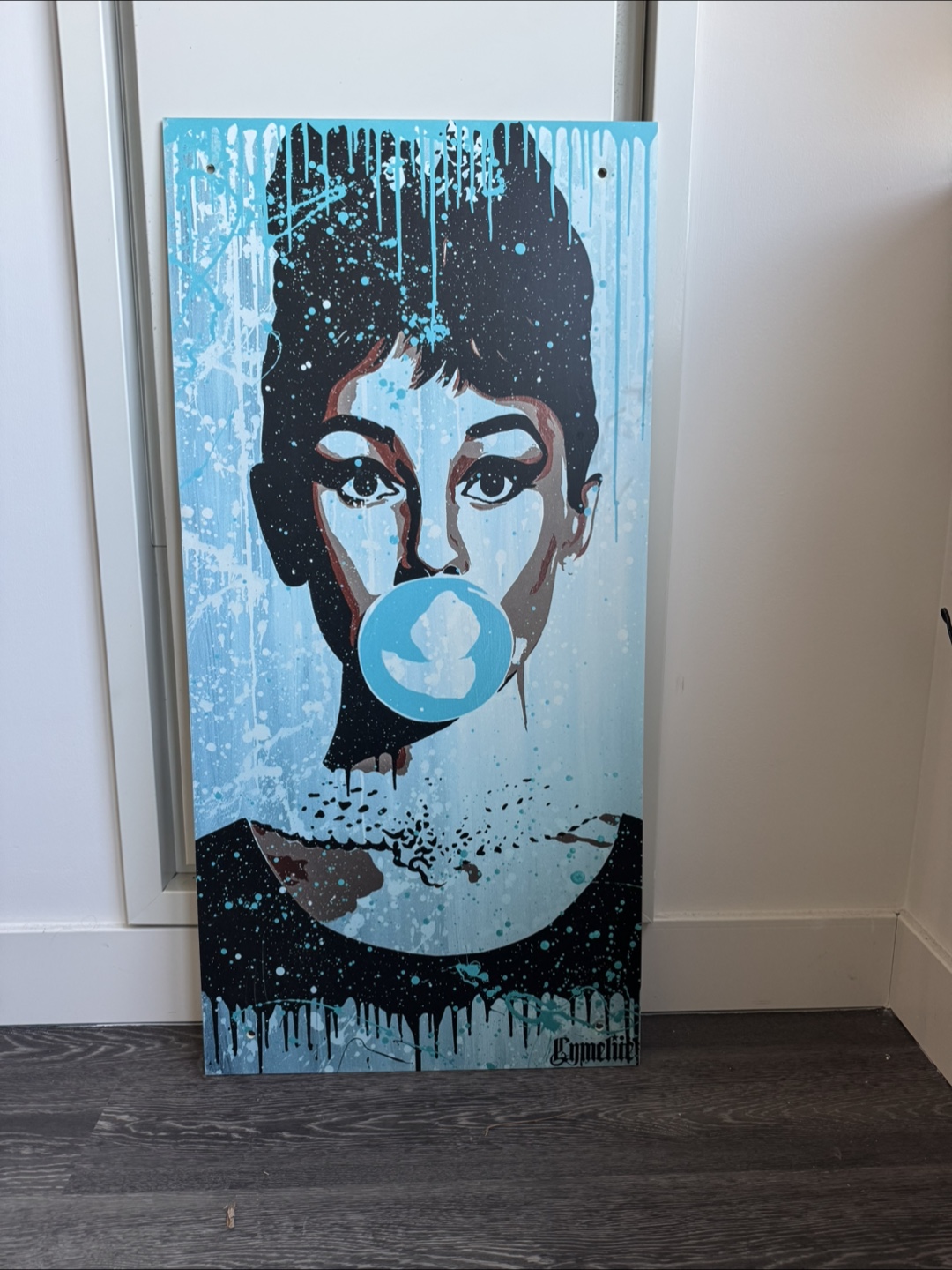 Cymbelik Audrey Hepburn Bubble Gum Art