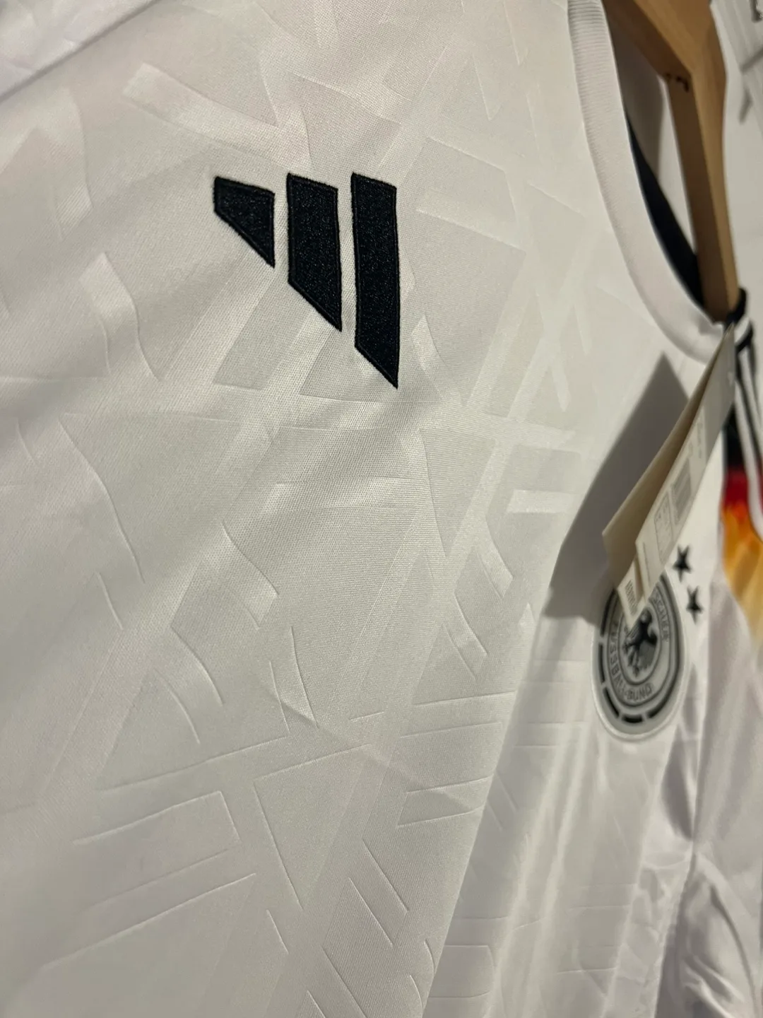 BNWT Germany L 24/25 Jersey image indicator(3)
