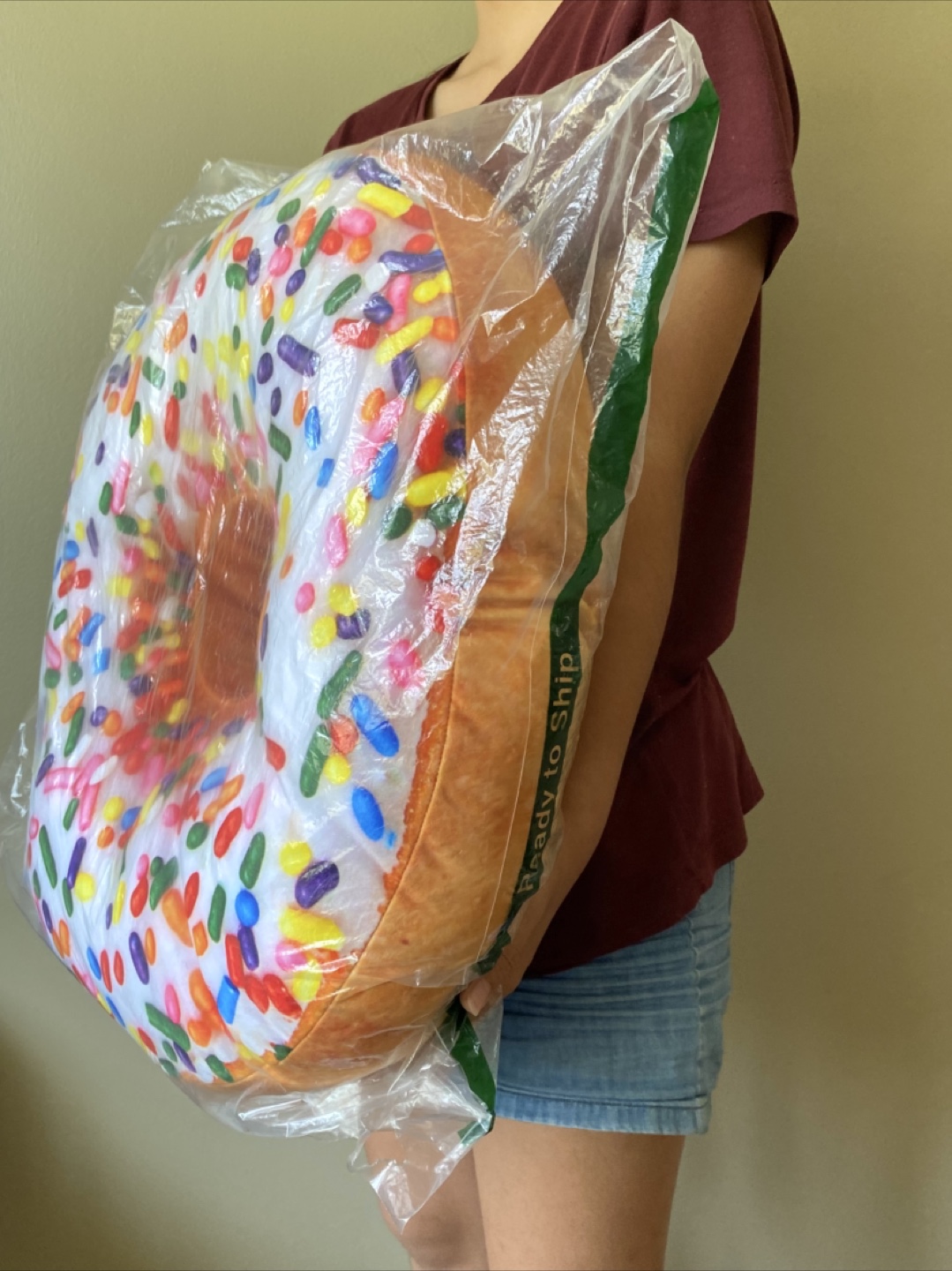 Super soft giant donut cushion - photo 2
