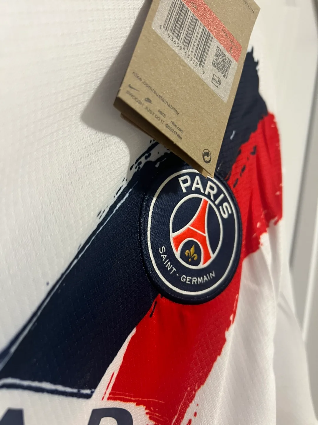 BNWT PSG L Away 24/25 Jersey image indicator(3)