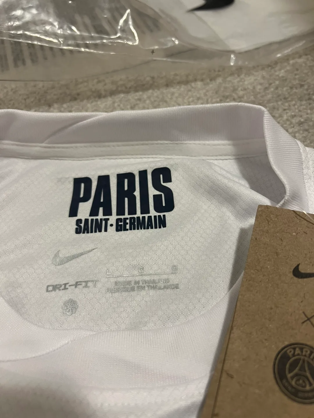 BNWT PSG L Away 24/25 Jersey image indicator(2)