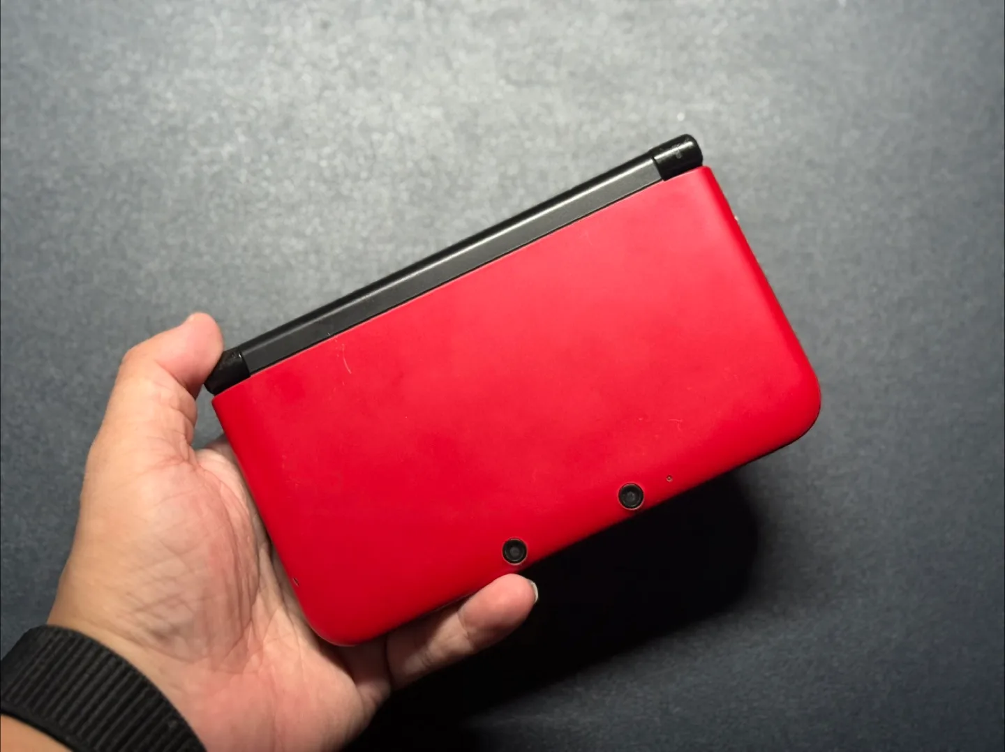 Nintendo 3DS XL – Red & Black thumbnail