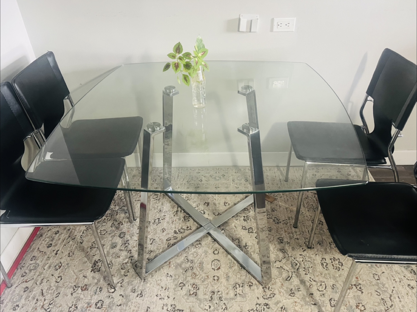 Glass dining table with 4 leather chairs - photo 2