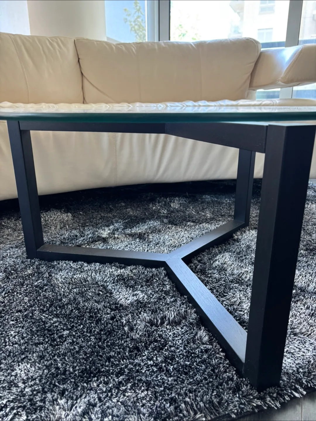 Round Glass Coffee Table - Black Frame image indicator(2)