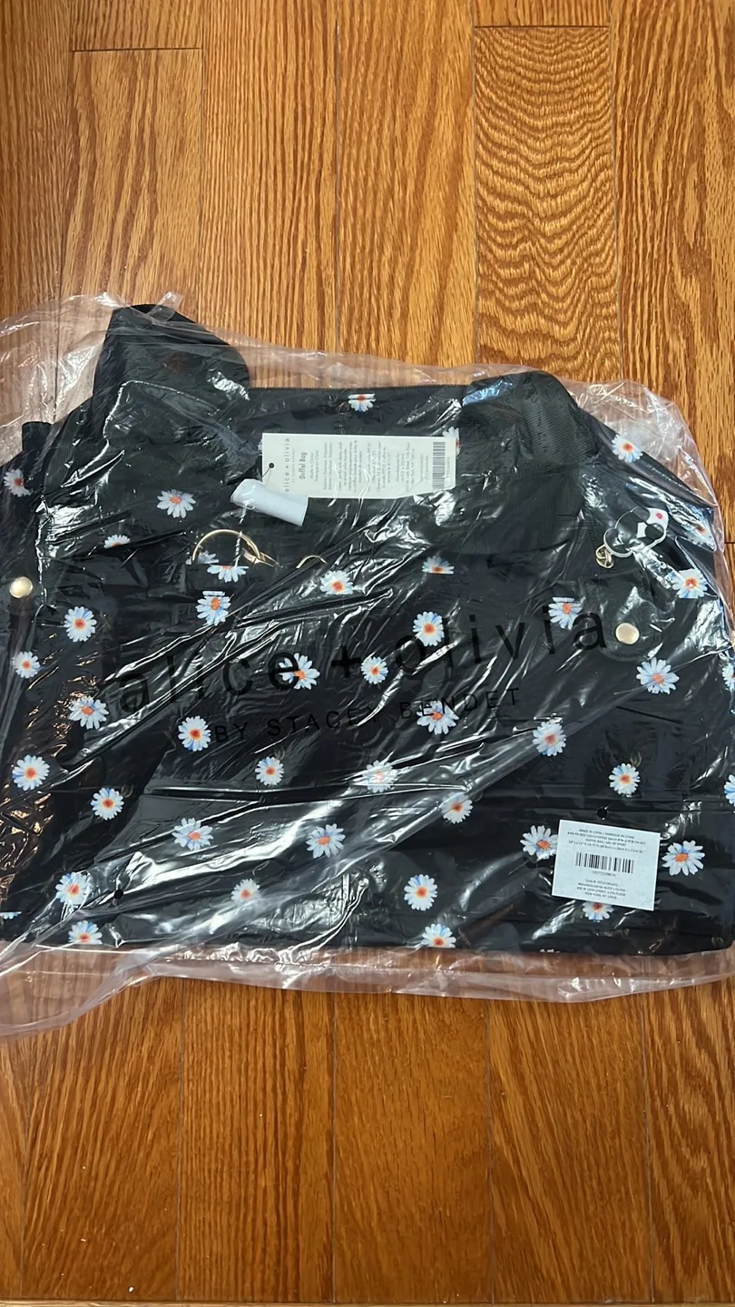 Alice & Olivia Black Daisy Travel Bag - NWT image indicator(3)