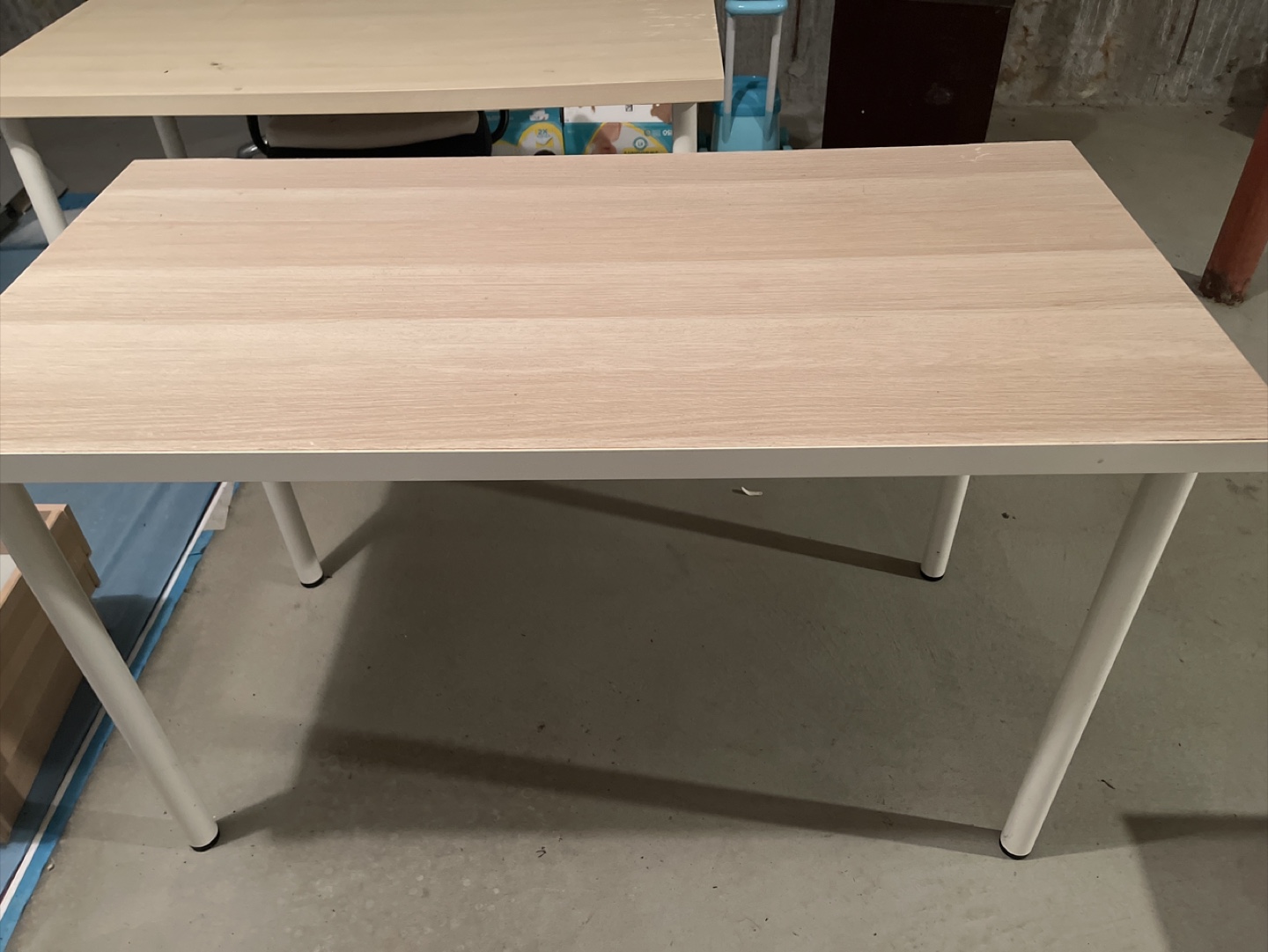Table with white legs