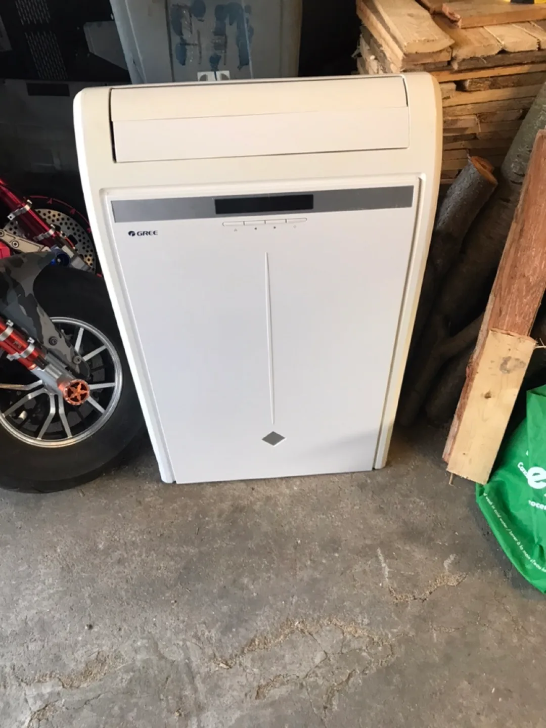 LIKE NEW Portable Air Conditioner 14000 btu image indicator(2)