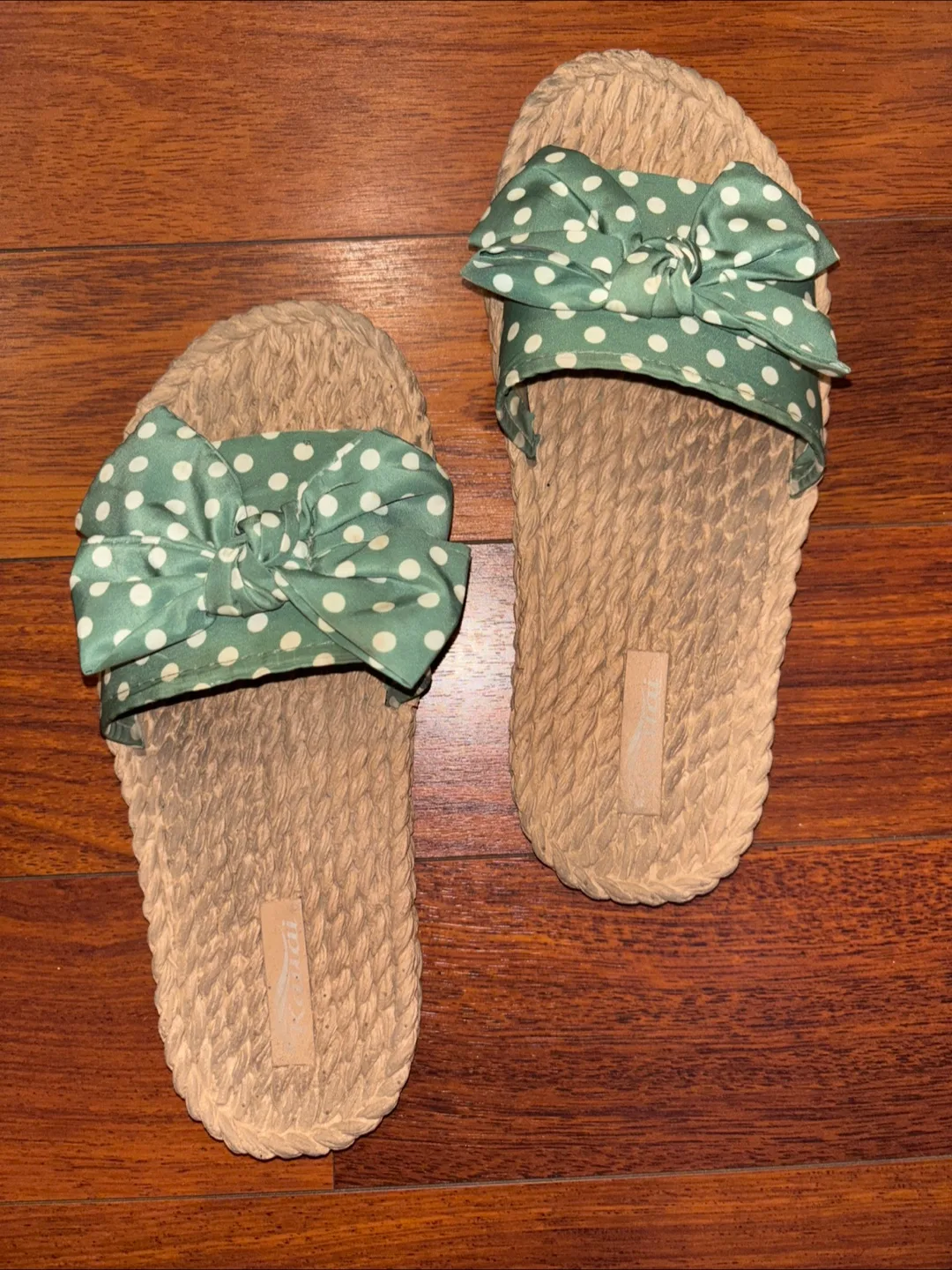 Sandals with Green Polka Dot Bow thumbnail