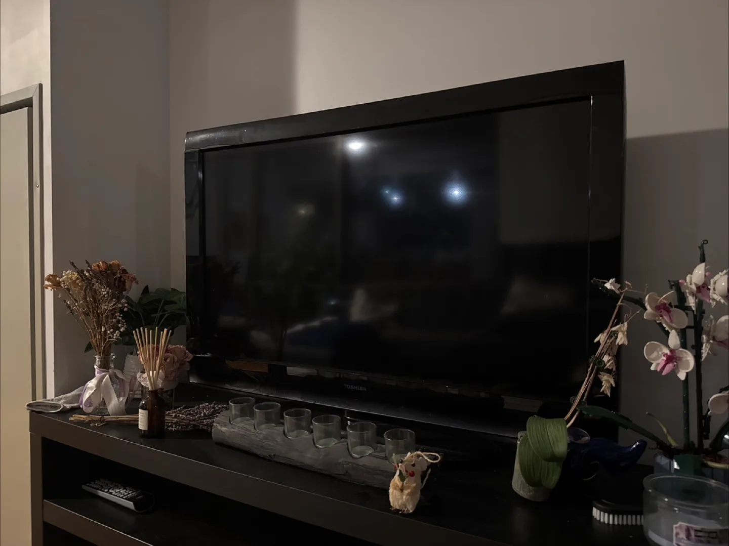 40 inch Toshiba TV with Remote - can deliver! thumbnail