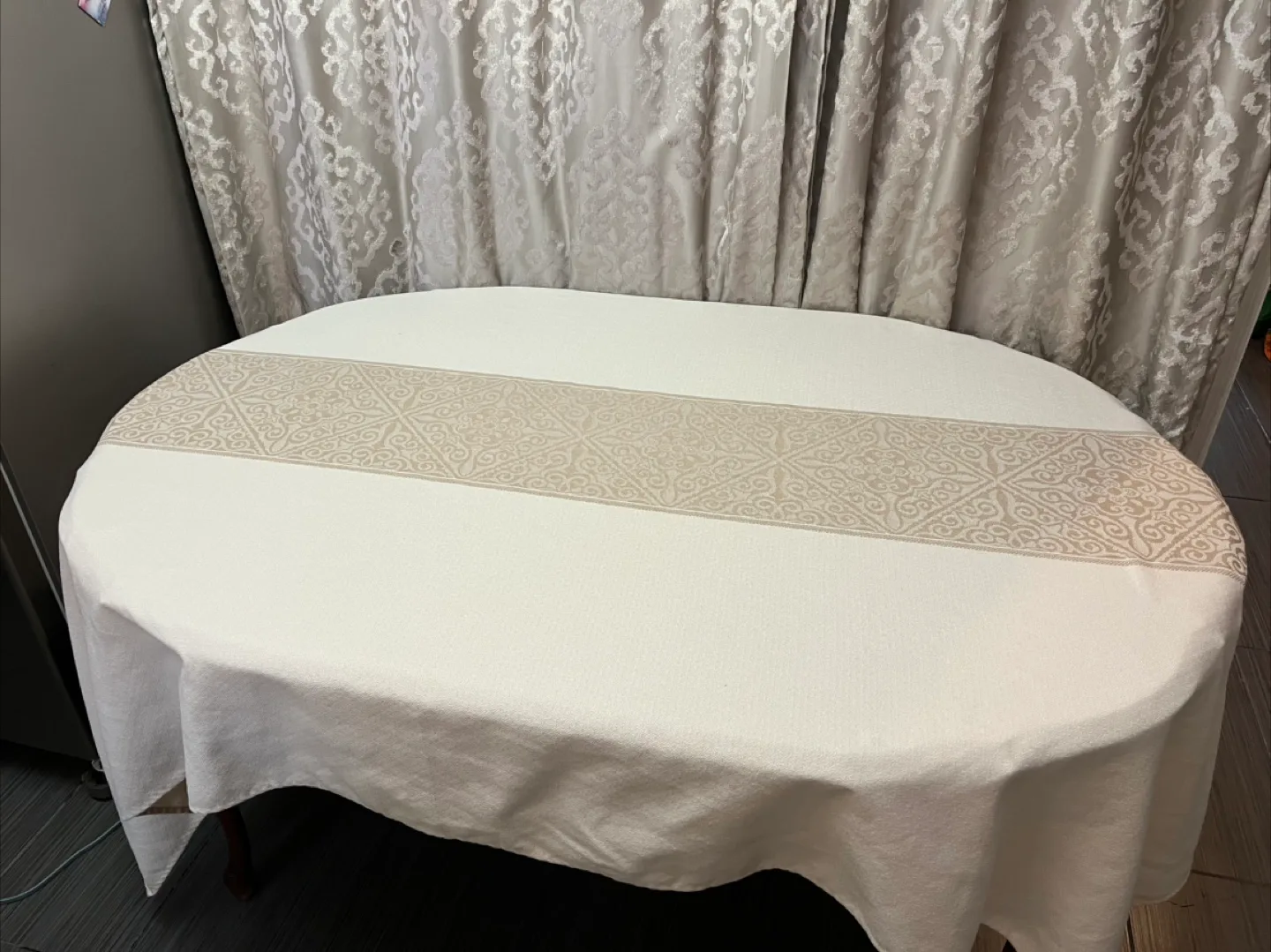 Wooden Dining Table image indicator(8)