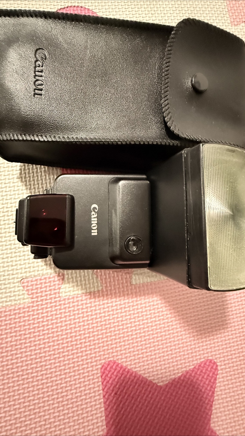 Canon Speedlite 430EZ Flash w/ Case