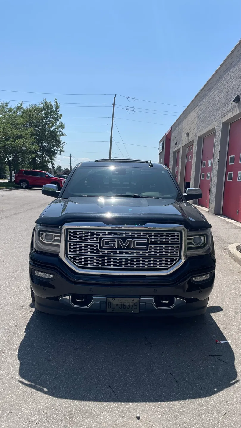 GMC Sierra Denali Truck image indicator(2)