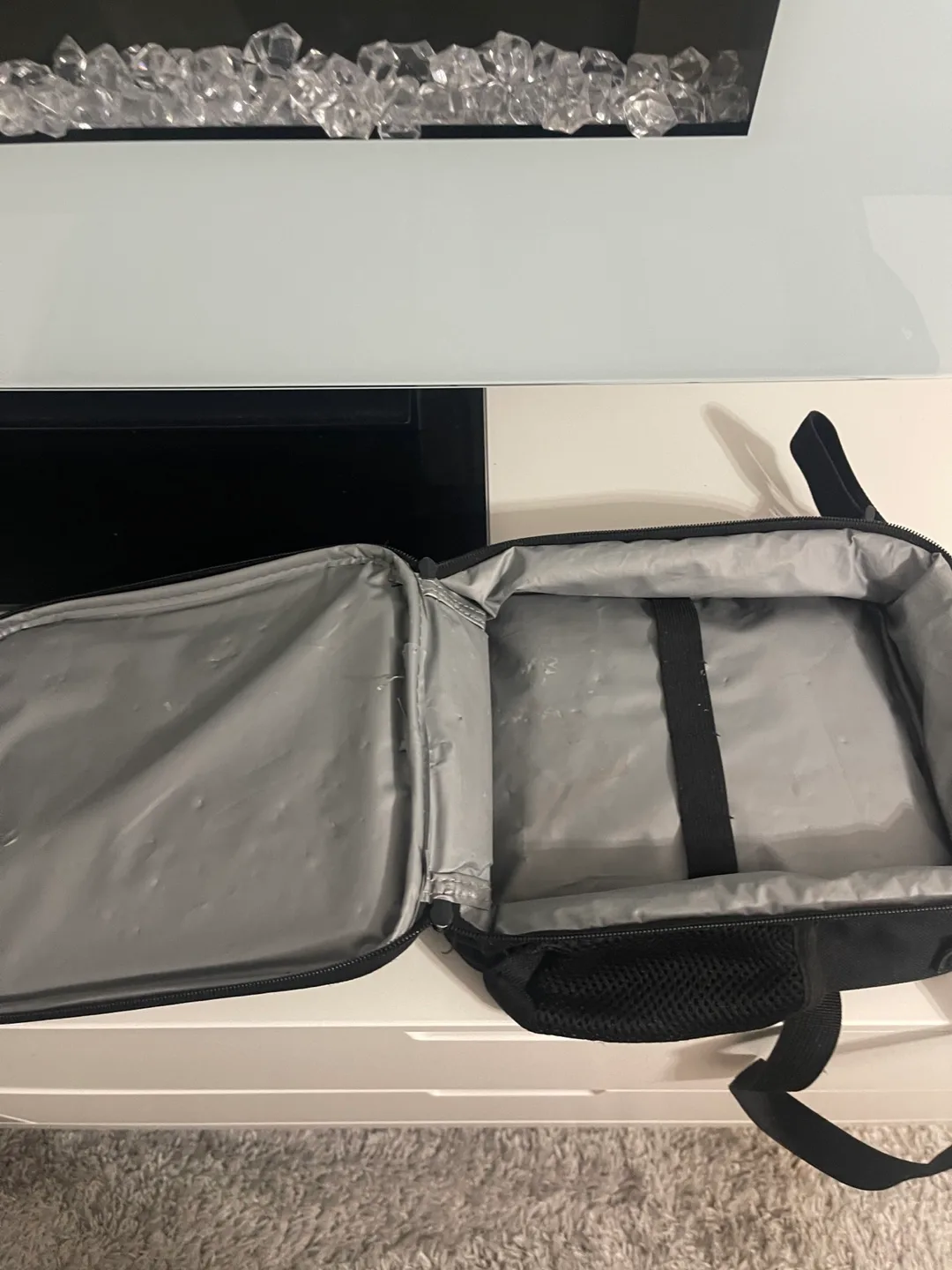 Large Kuromi lunch bag with shoulder strap image indicator(4)