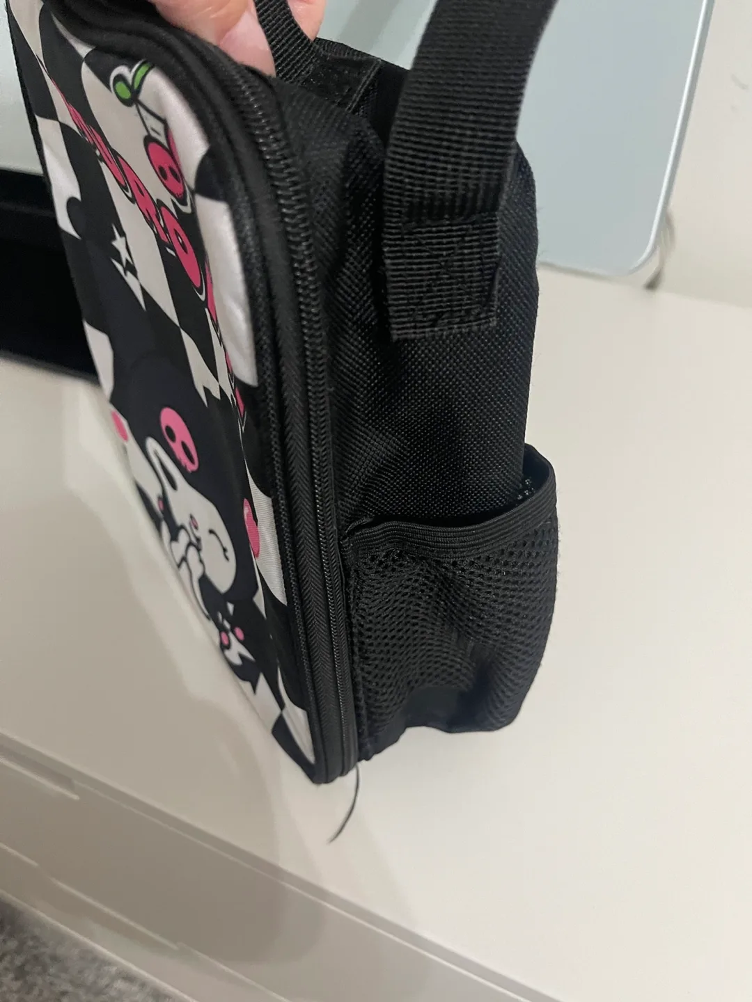 Large Kuromi lunch bag with shoulder strap image indicator(3)