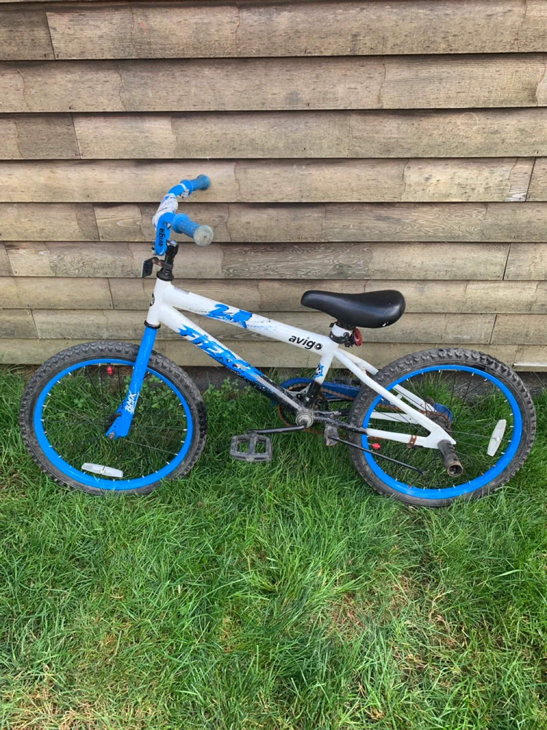 Avigo Fierce 20" Kids' Bike - Blue & White image indicator(2)