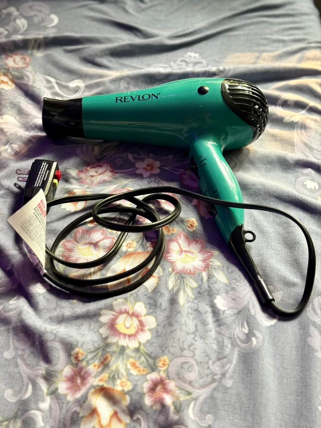 Revlon Hair Dryer & Hair Spray image indicator(3)