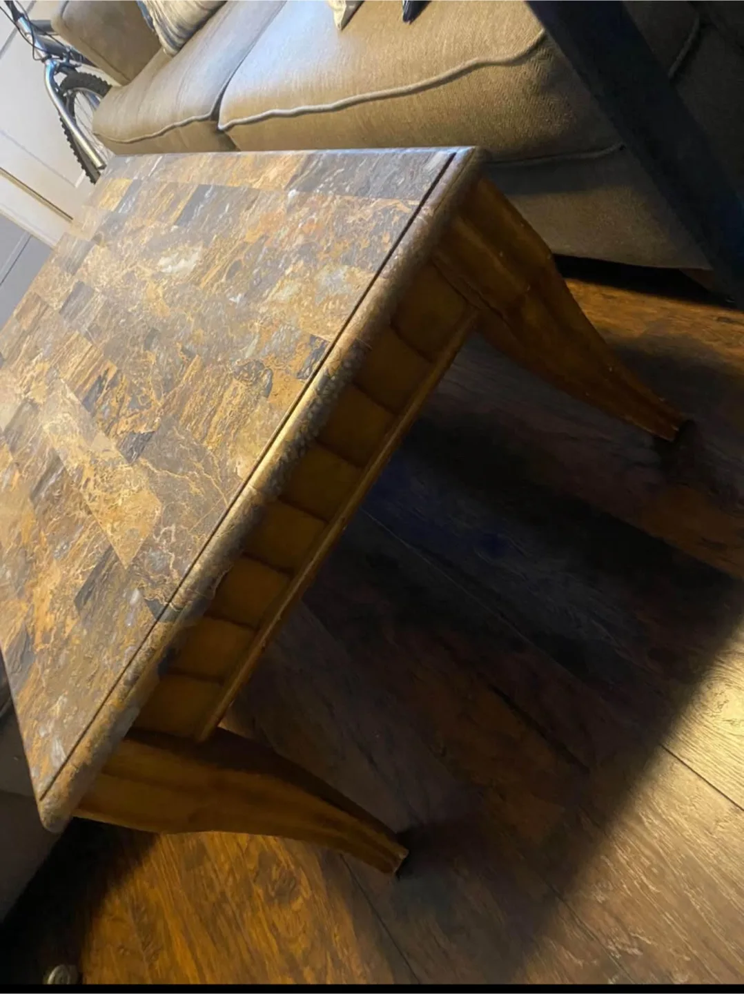 Brown Granite Table/ Mesa de Granito Marrón. image indicator(2)