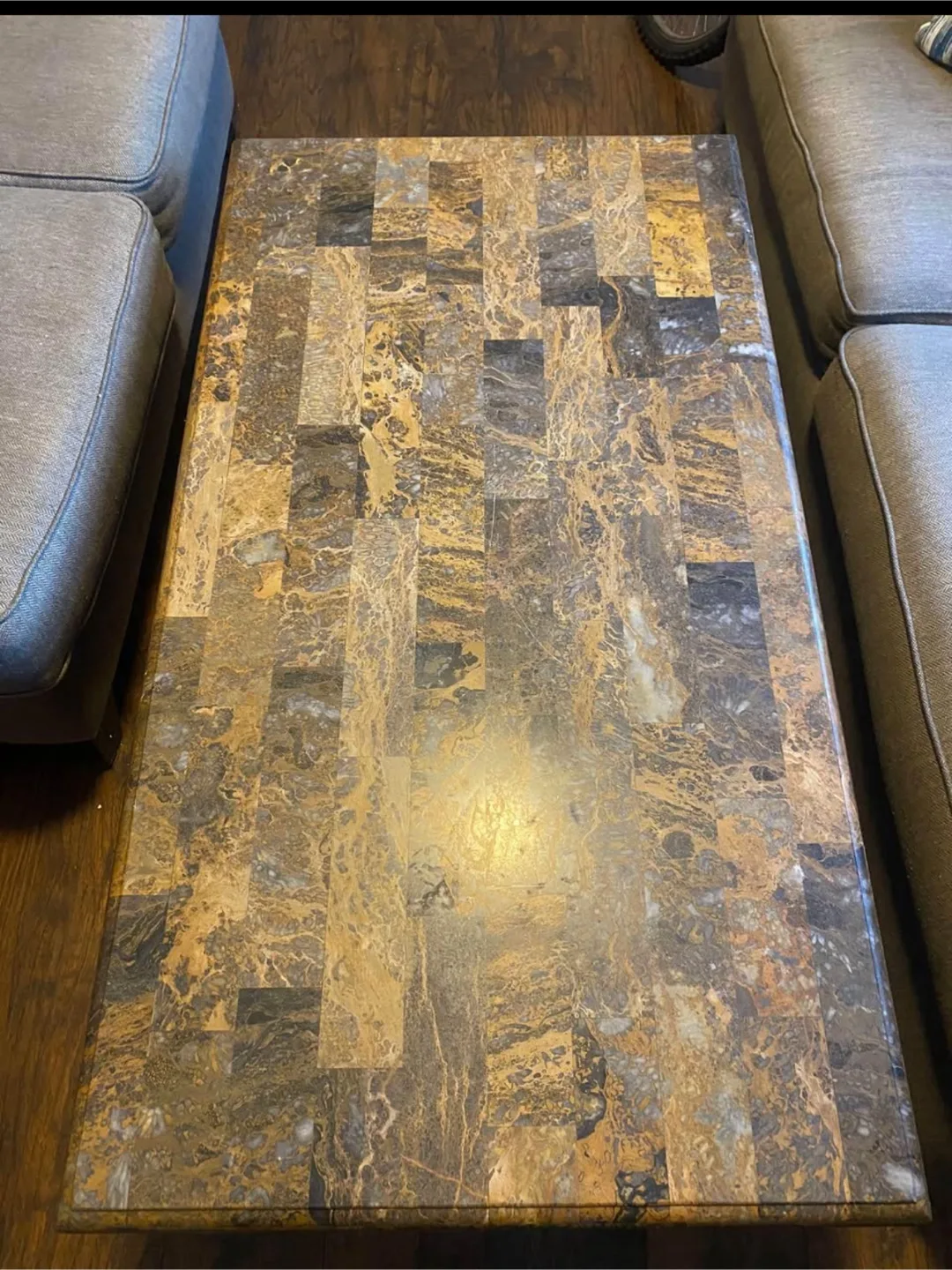 Brown Granite Table/ Mesa de Granito Marrón. image indicator(3)